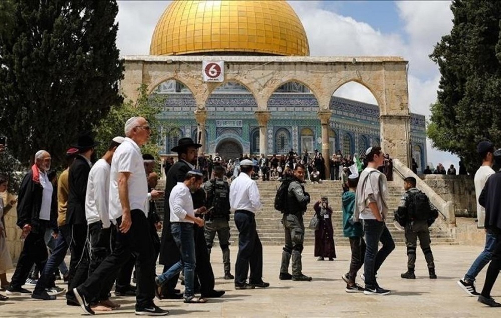 قطعان من المستوطنين الصهاينة يقتحمون المسجد الاقصى يحماية شرطة الاحتلال